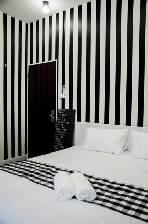 Goodfellas Thong Lo Hostel #Check In Time Needed# Bangkok Esterno foto